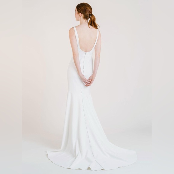 Simple white backless button down with zipper wedding dress - Picture 6 of 6